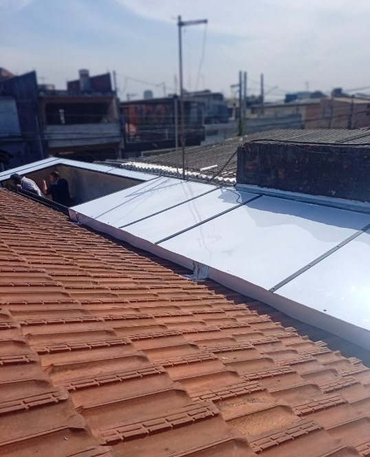 Cobertura moderna em policarbonato