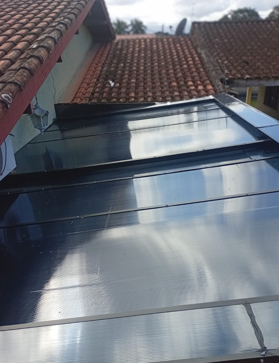 Cobertura em policarbonato fumê